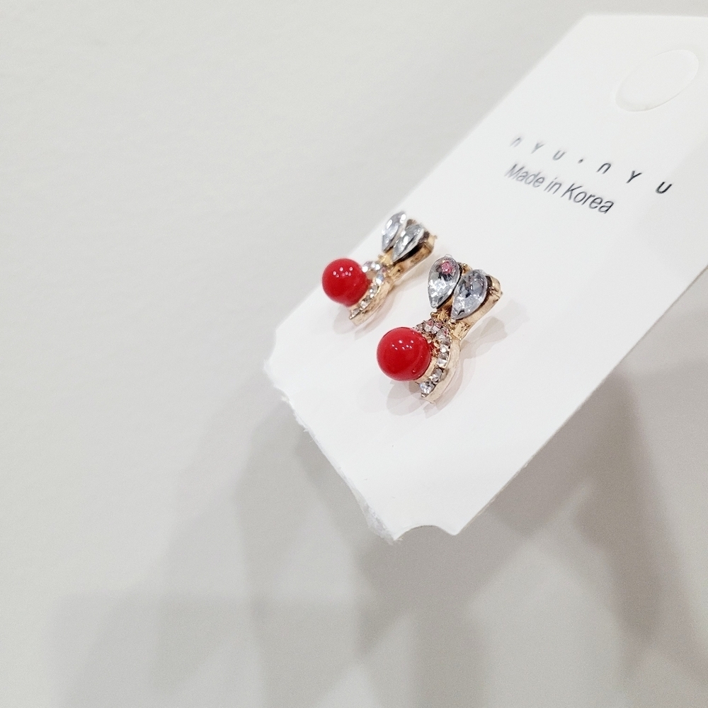 Brand New Gold Tone Red Stone Rhinestone Stud Earrings - Picture 3 of 6